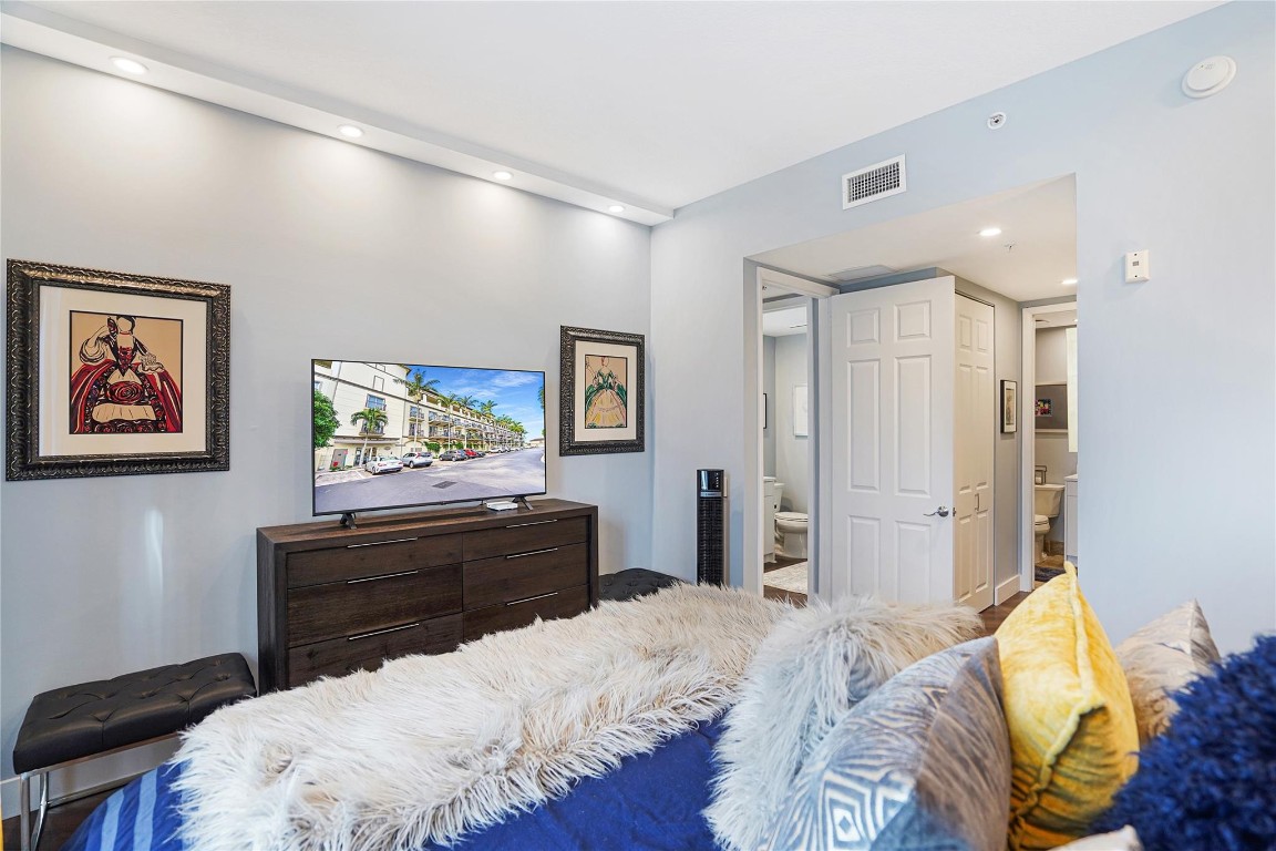 2631 NE 14th Ave Unit: 209