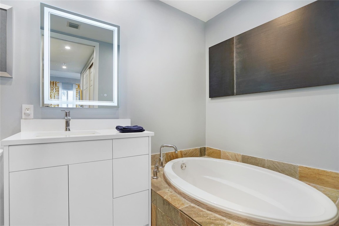 2631 NE 14th Ave Unit: 209