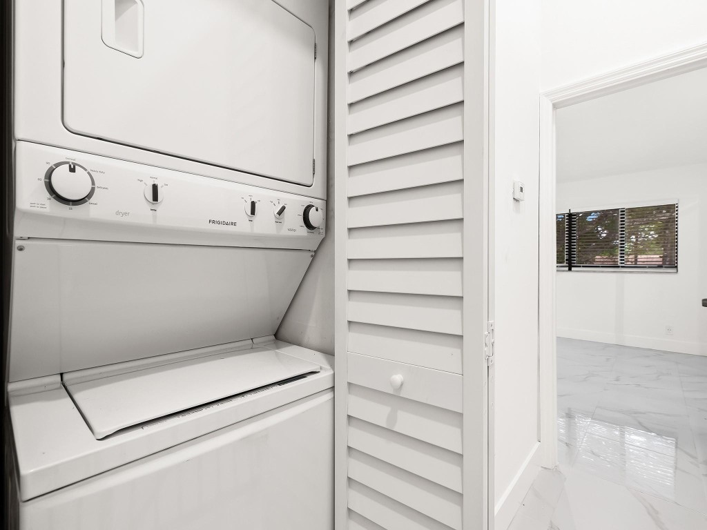 3084 S Oakland Forest Dr 1402