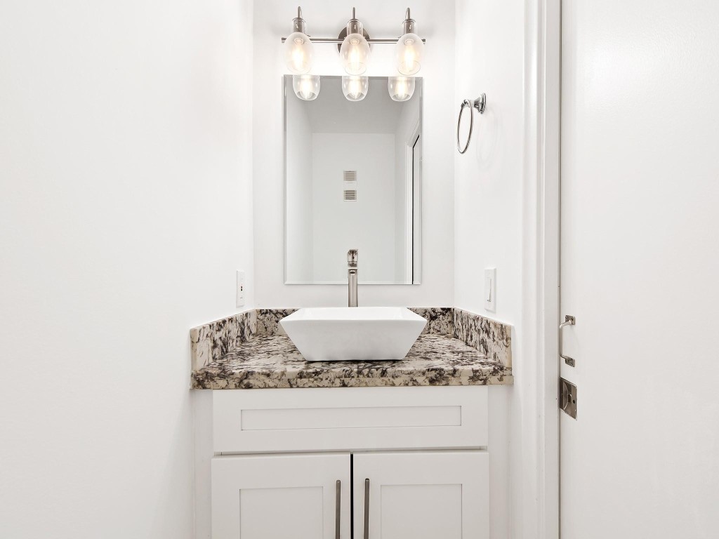 3084 S Oakland Forest Dr 1402