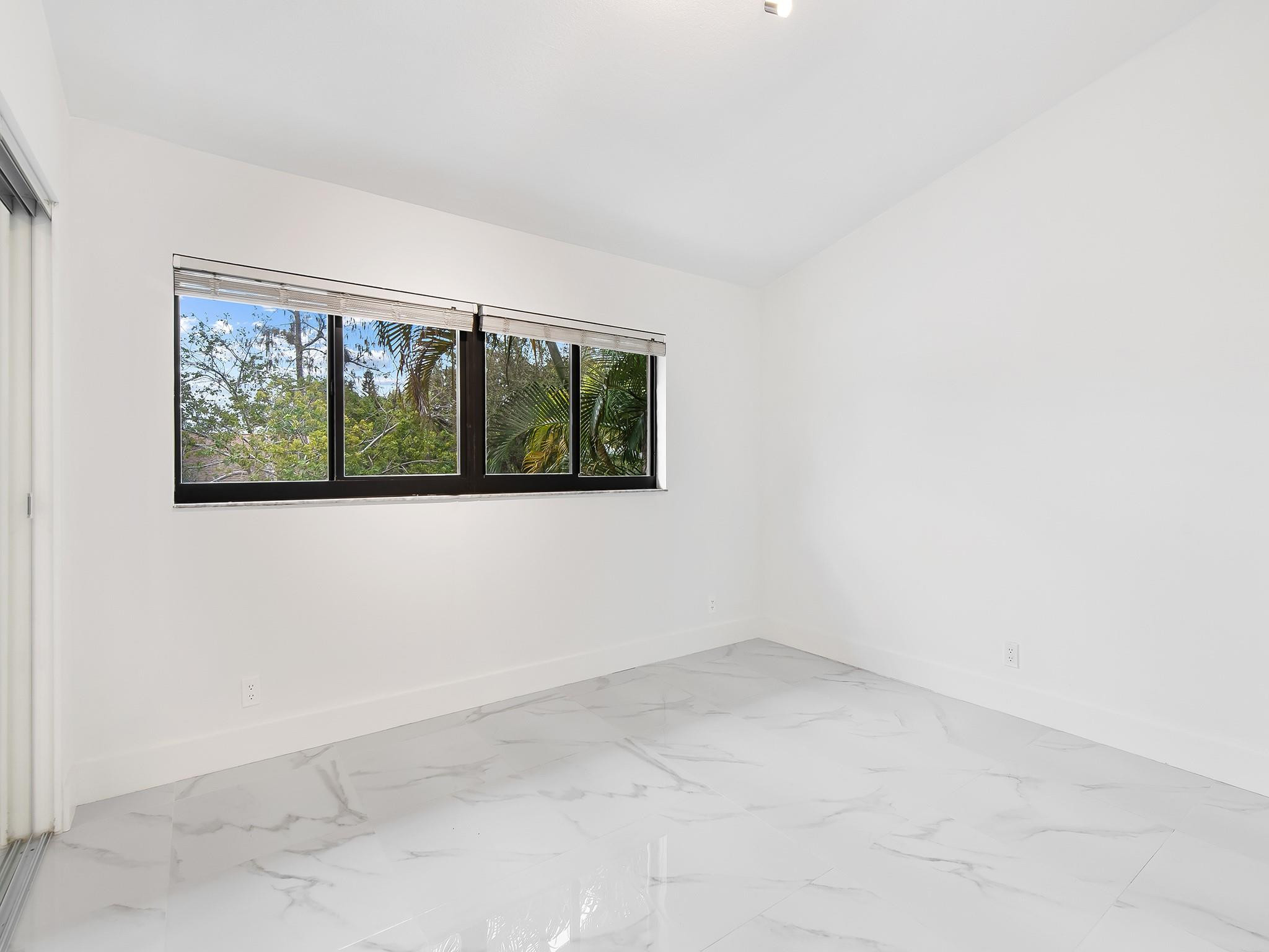 3084 S Oakland Forest Dr 1402