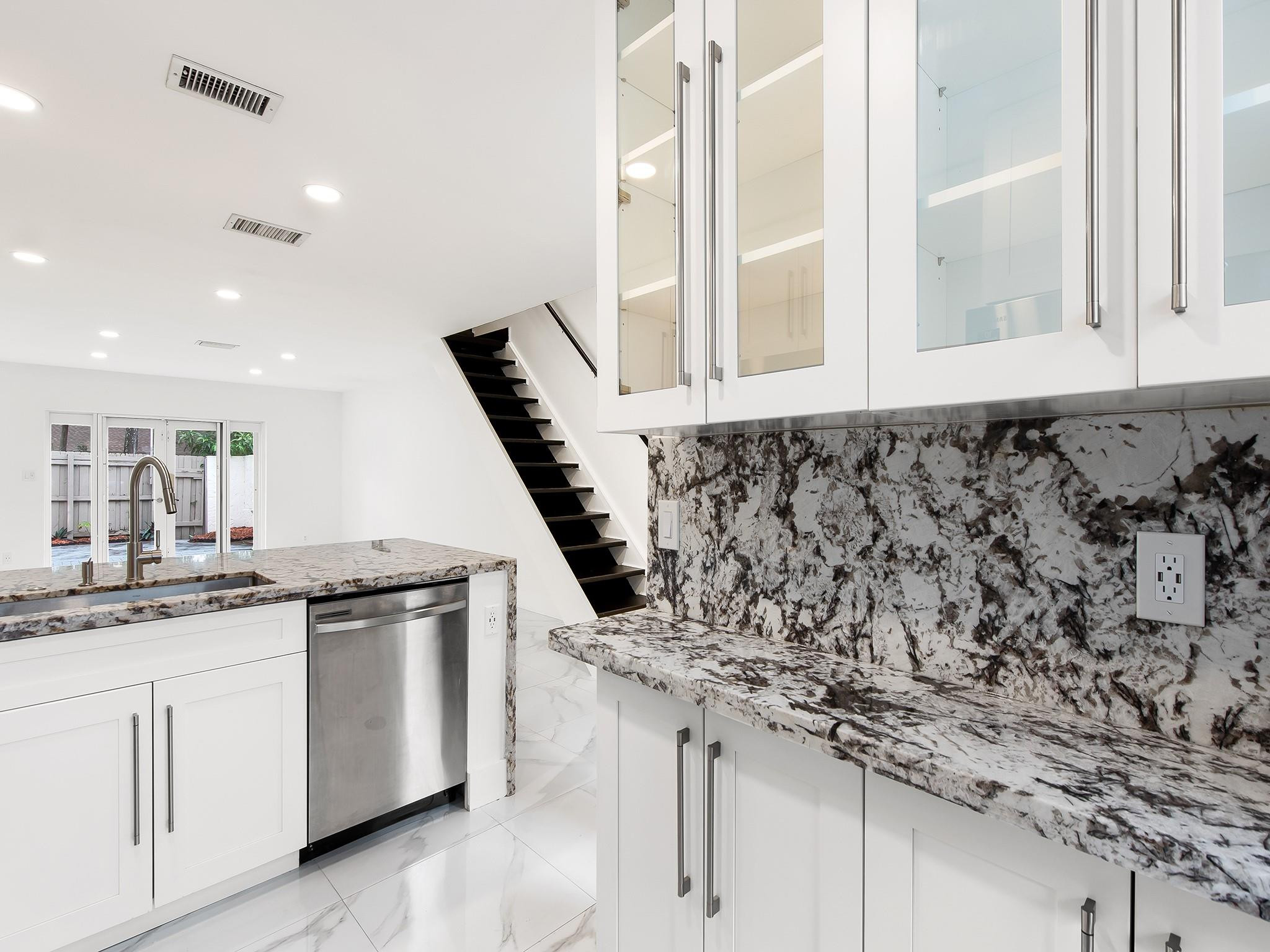 3084 S Oakland Forest Dr 1402