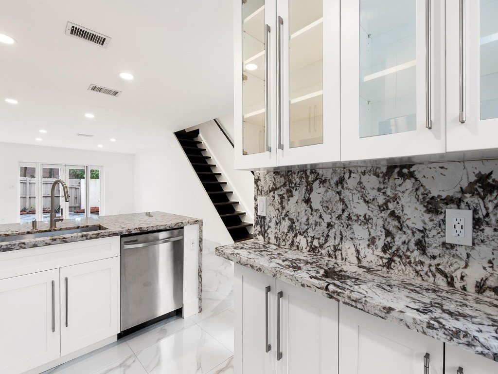 3084 S Oakland Forest Dr 1402