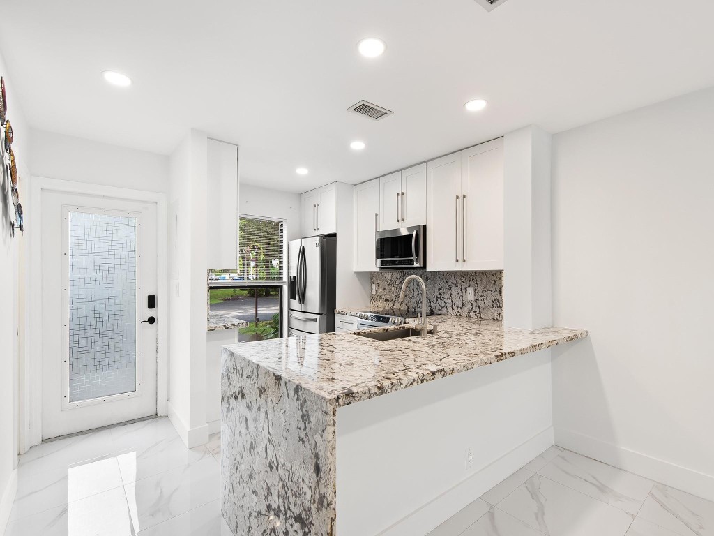 3084 S Oakland Forest Dr 1402