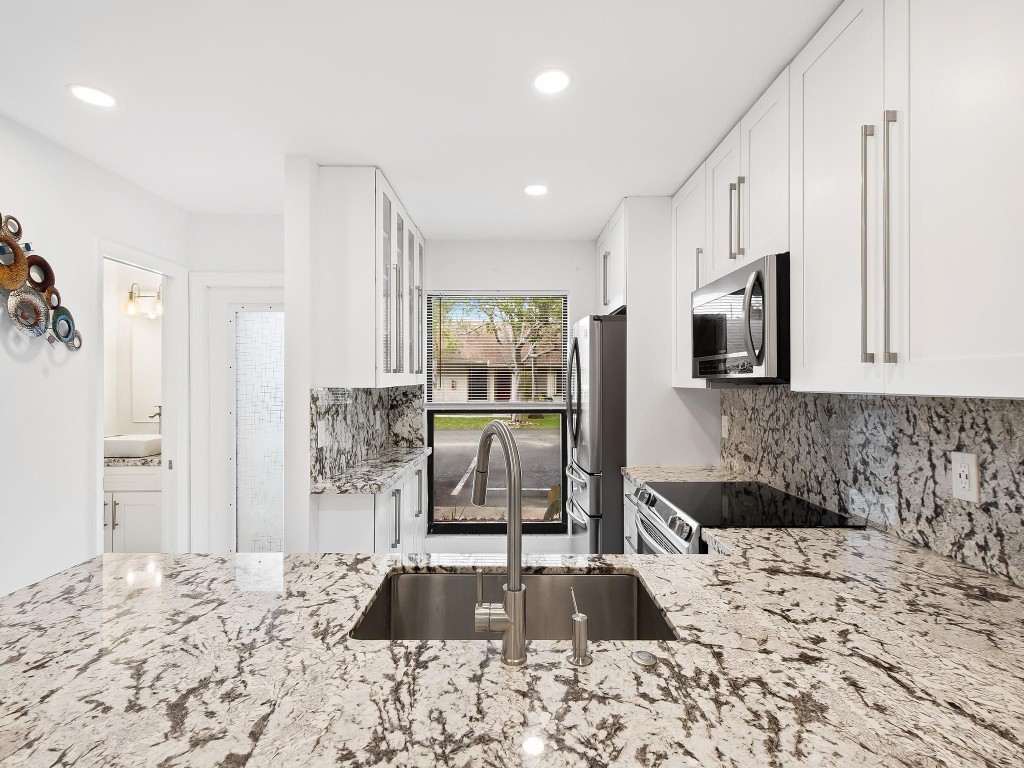 3084 S Oakland Forest Dr 1402