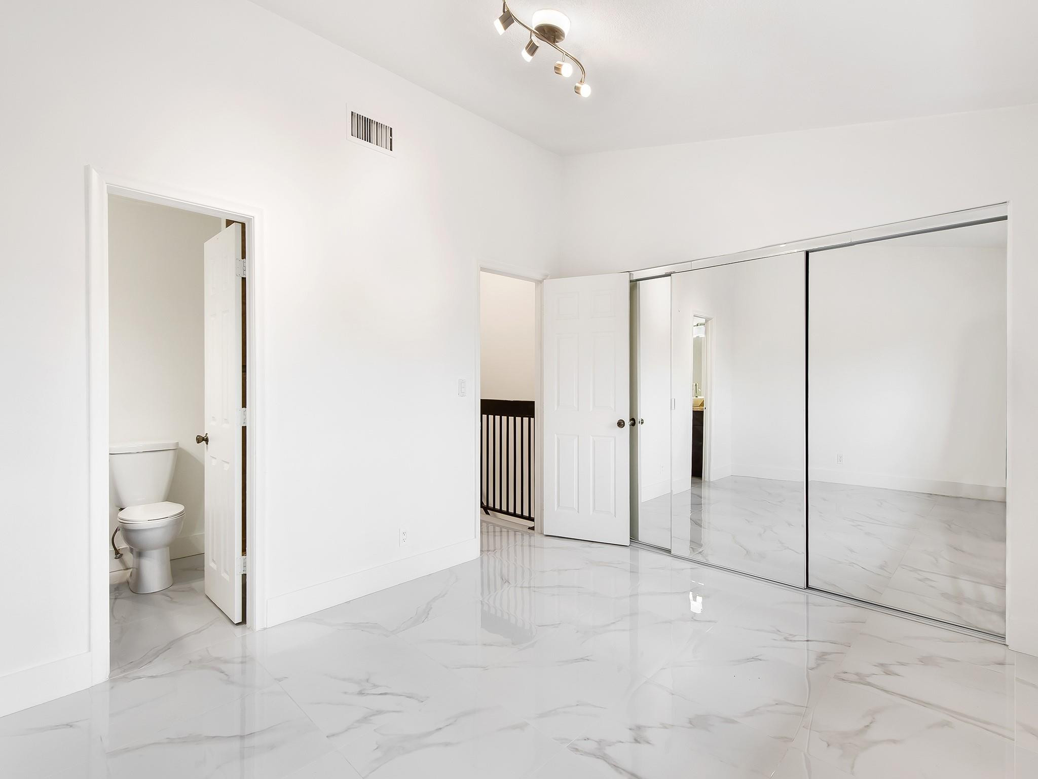 3084 S Oakland Forest Dr 1402