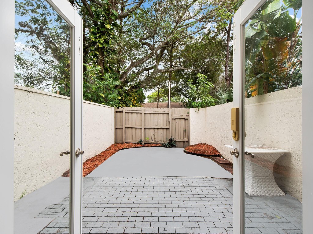 3084 S Oakland Forest Dr 1402