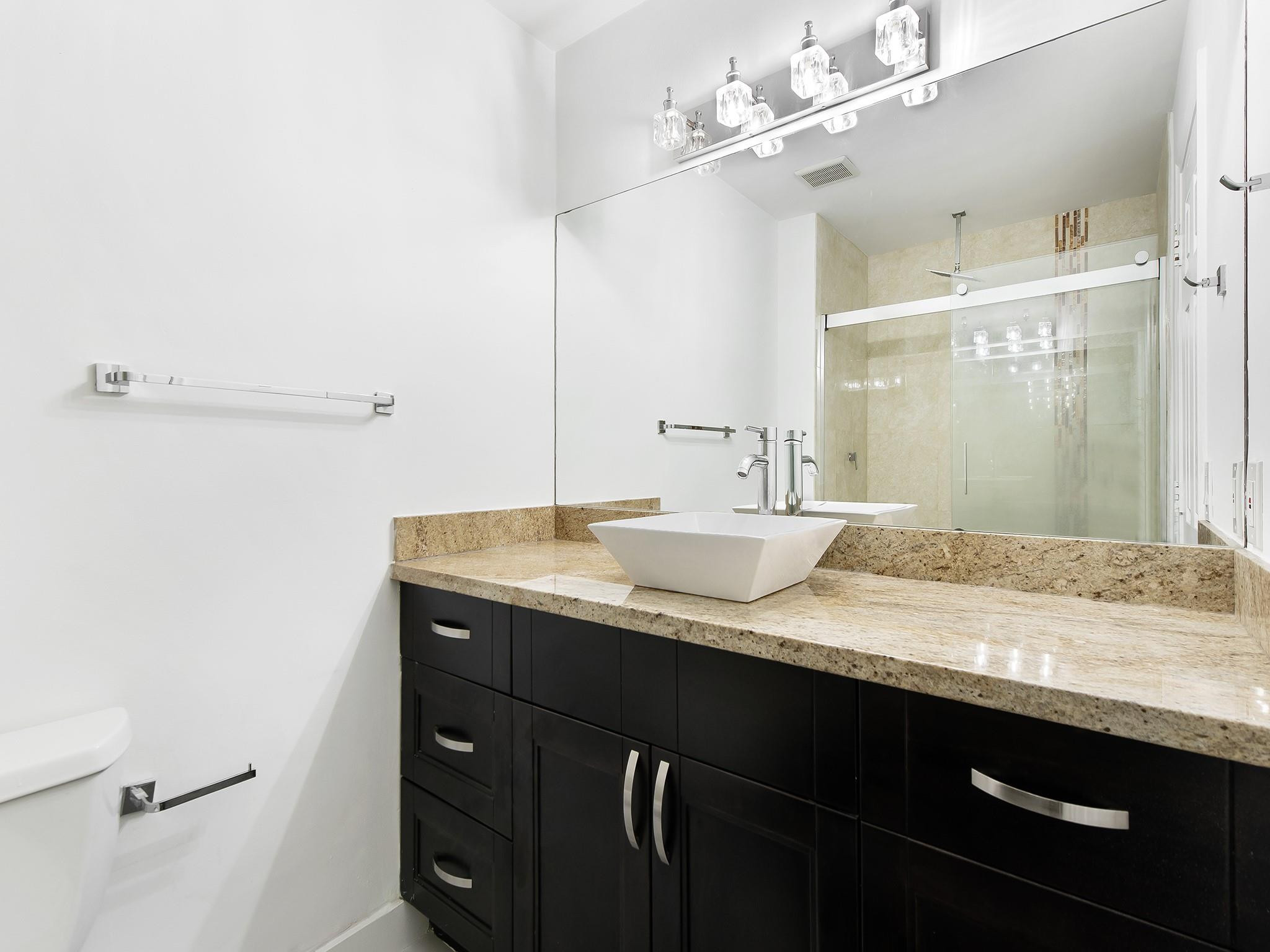 3084 S Oakland Forest Dr 1402