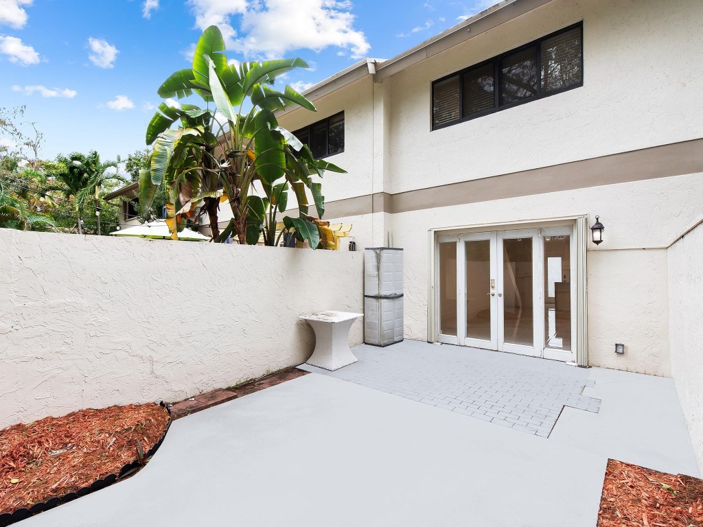 3084 S Oakland Forest Dr 1402