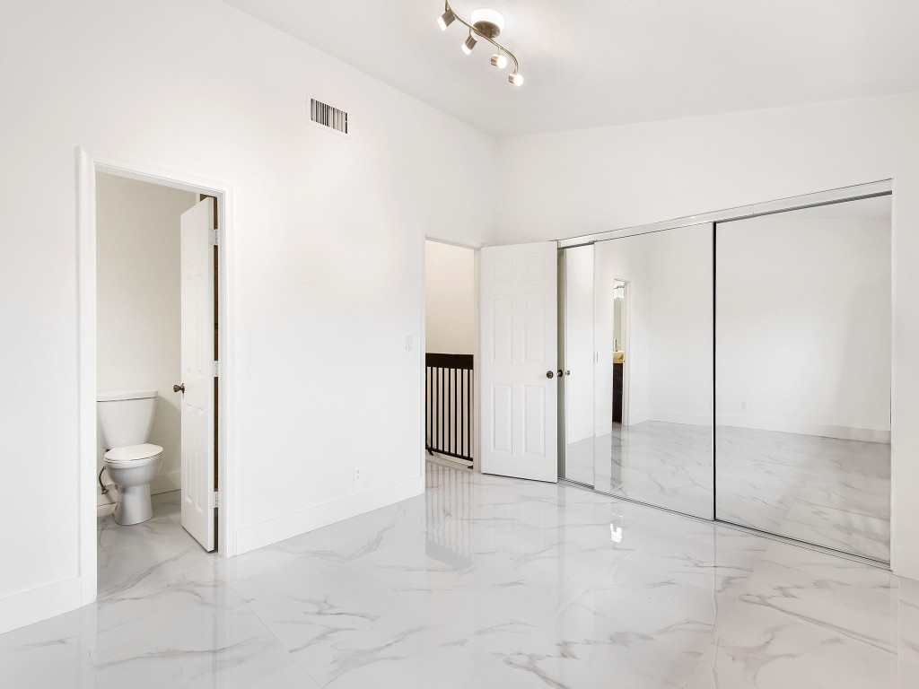 3084 S Oakland Forest Dr 1402