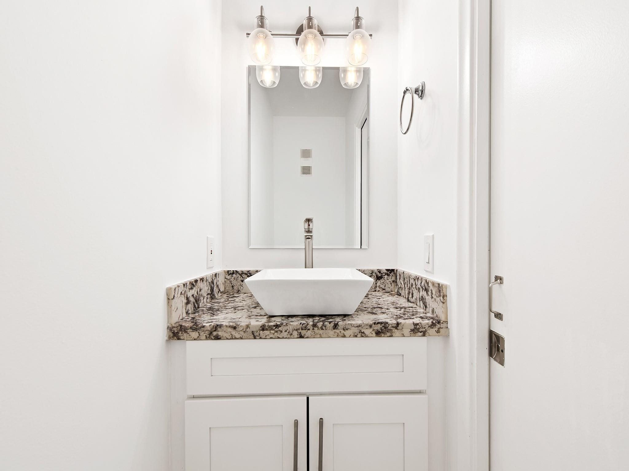 3084 S Oakland Forest Dr 1402