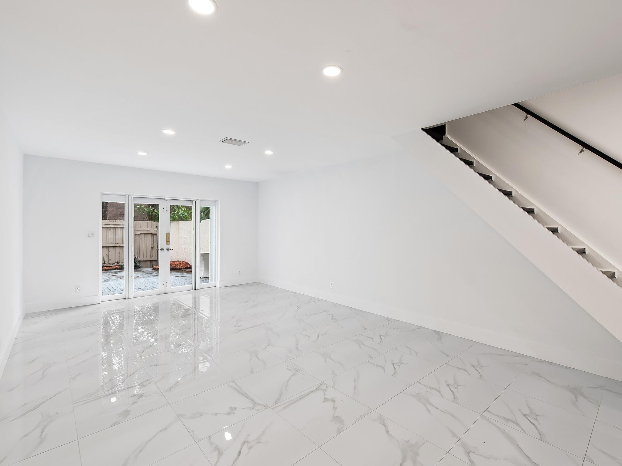 3084 S Oakland Forest Dr 1402