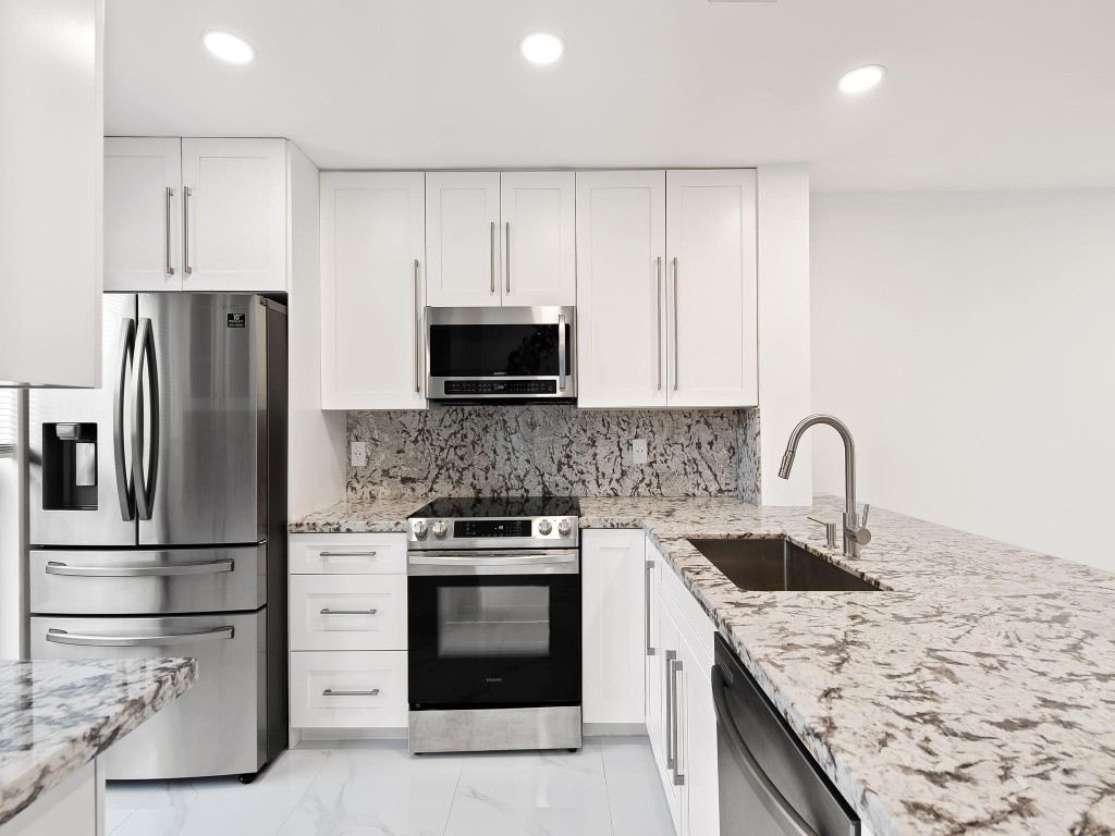 3084 S Oakland Forest Dr 1402