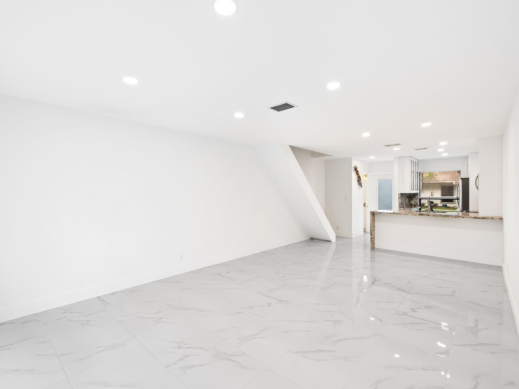 3084 S Oakland Forest Dr 1402