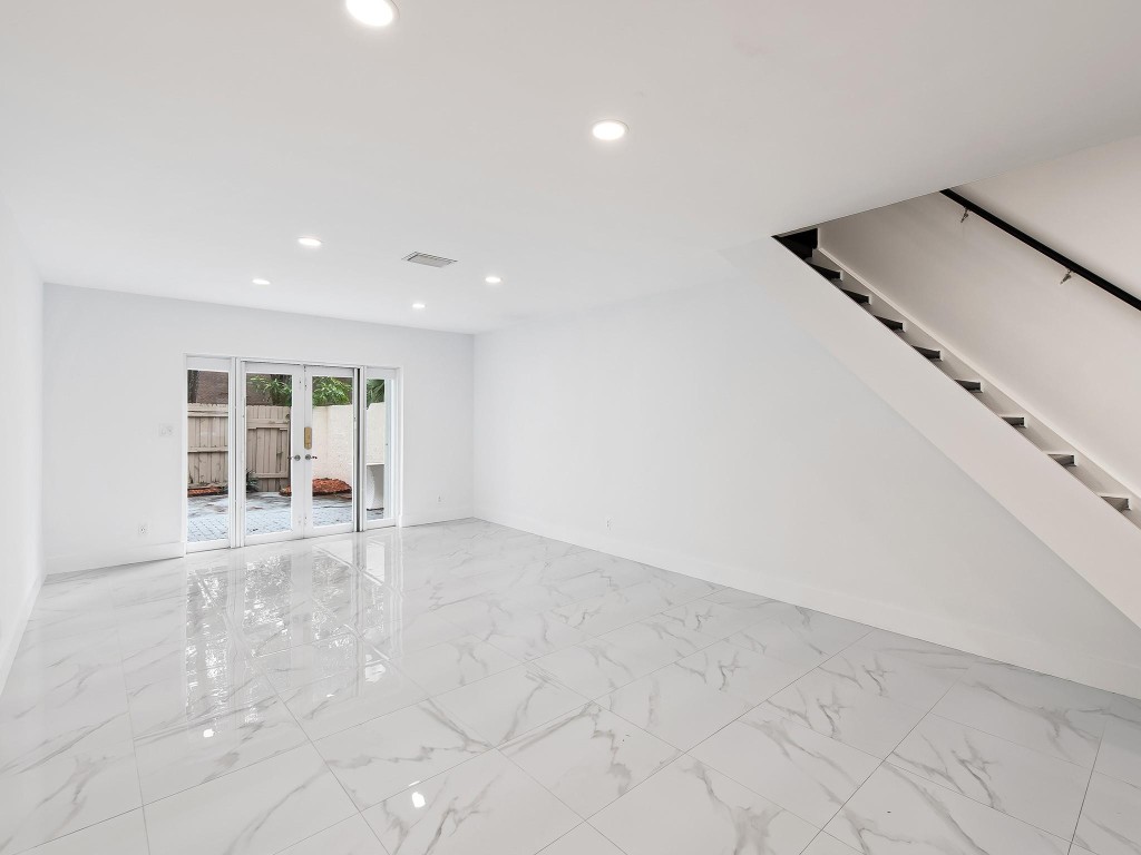 3084 S Oakland Forest Dr 1402