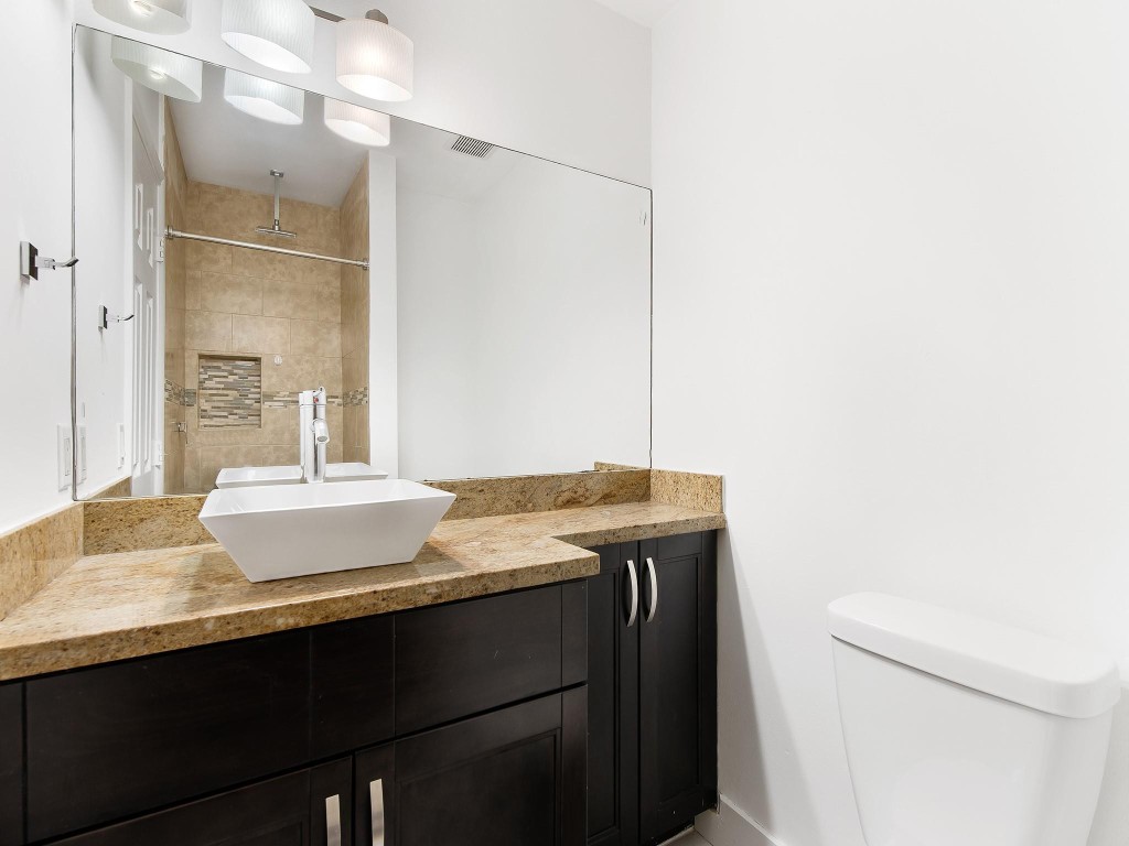 3084 S Oakland Forest Dr 1402