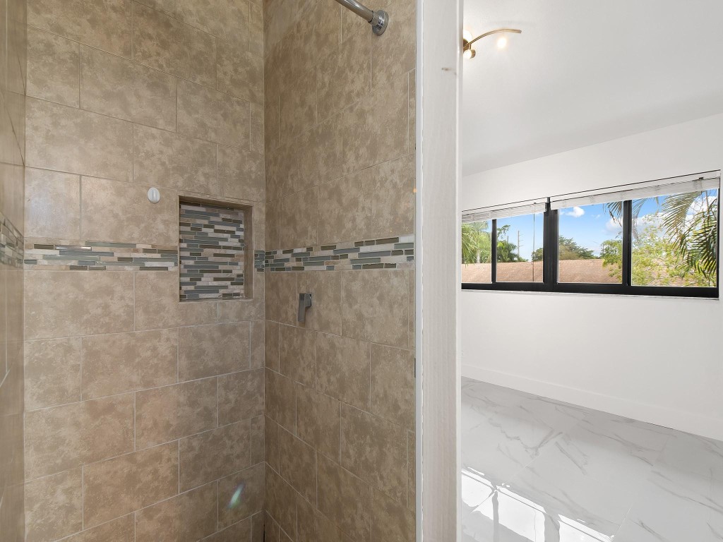 3084 S Oakland Forest Dr 1402