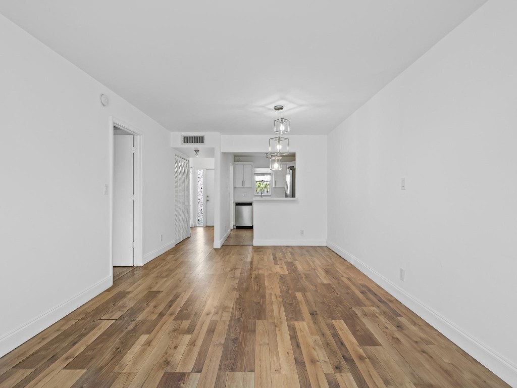 2571 Aragon Blvd 318