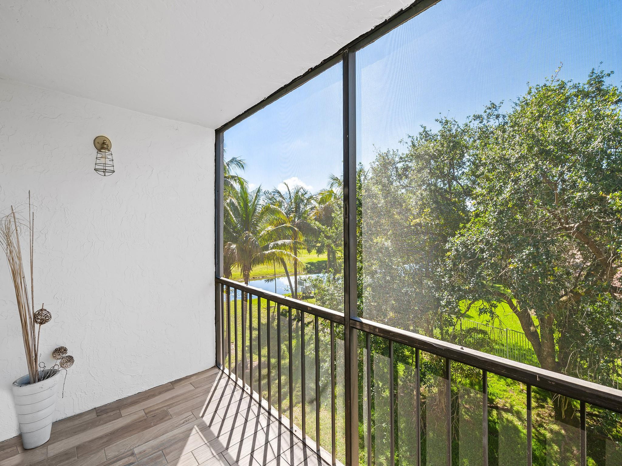 2571 Aragon Blvd 318