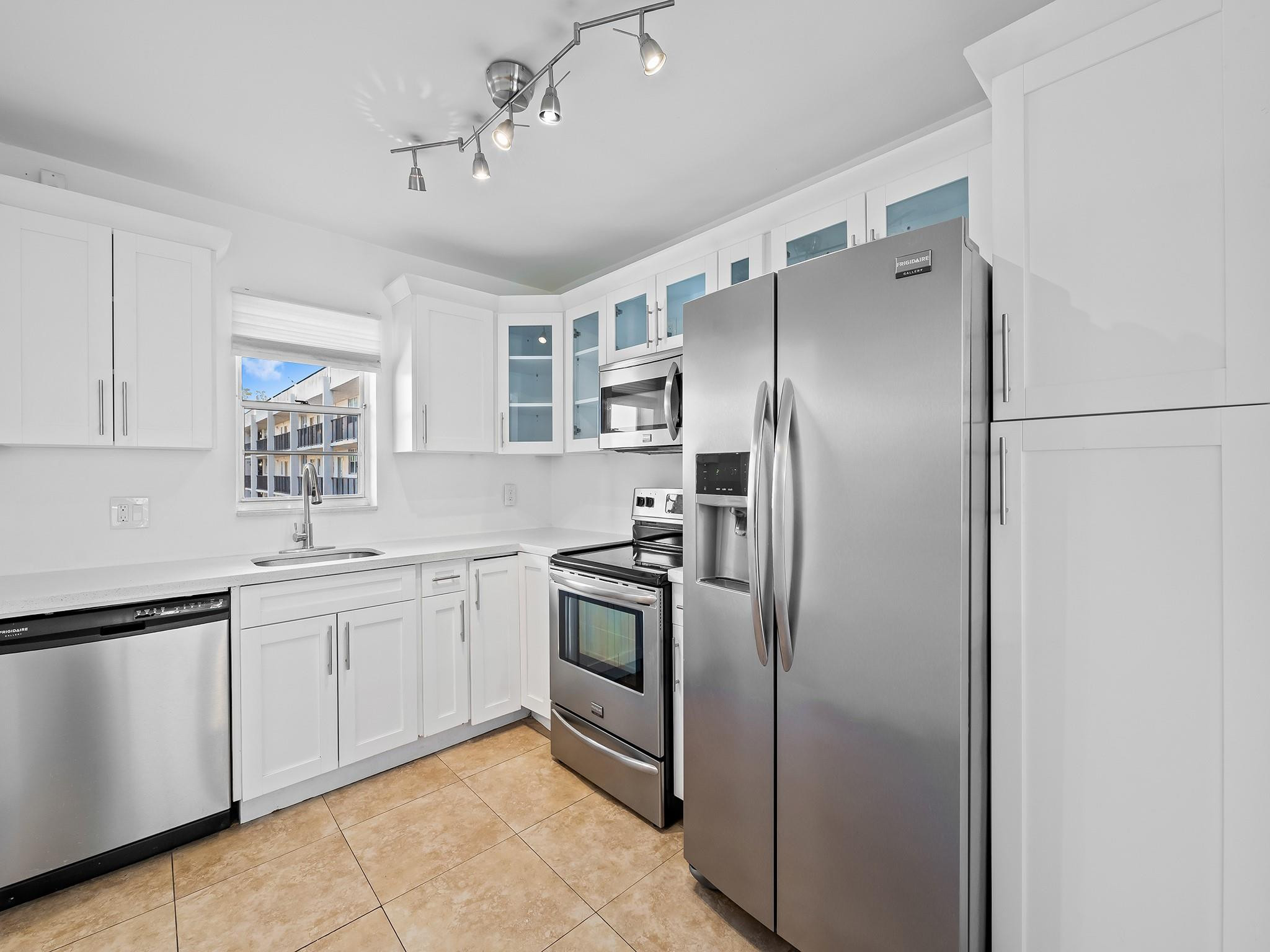 2571 Aragon Blvd 318