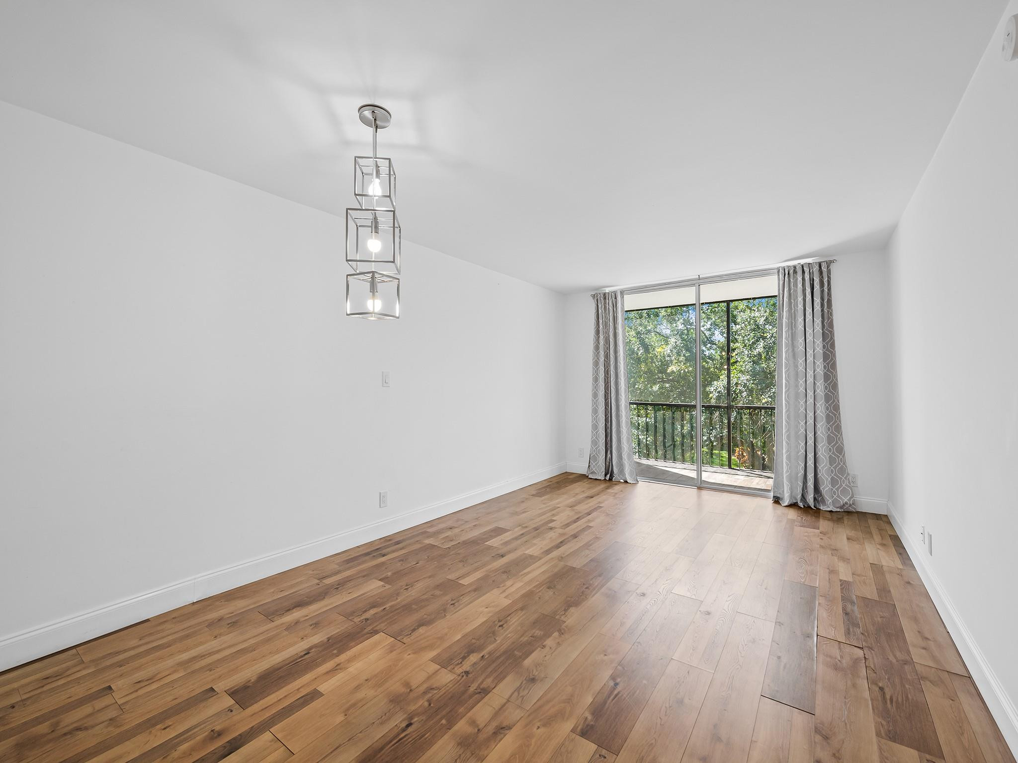 2571 Aragon Blvd 318