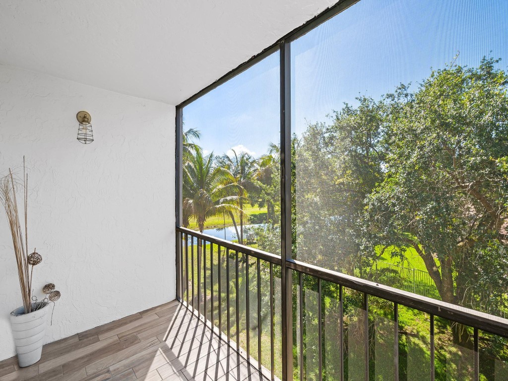 2571 Aragon Blvd 318