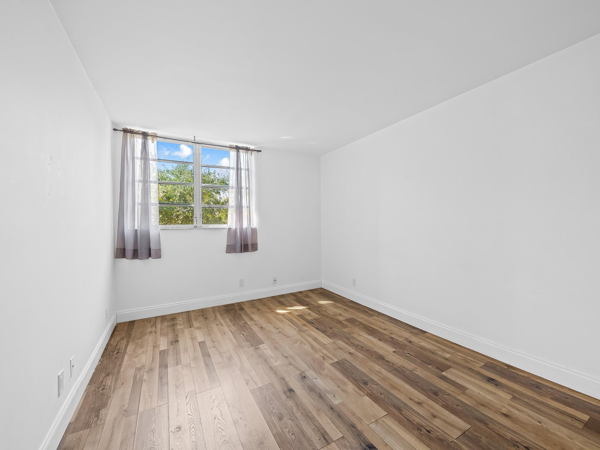 2571 Aragon Blvd 318