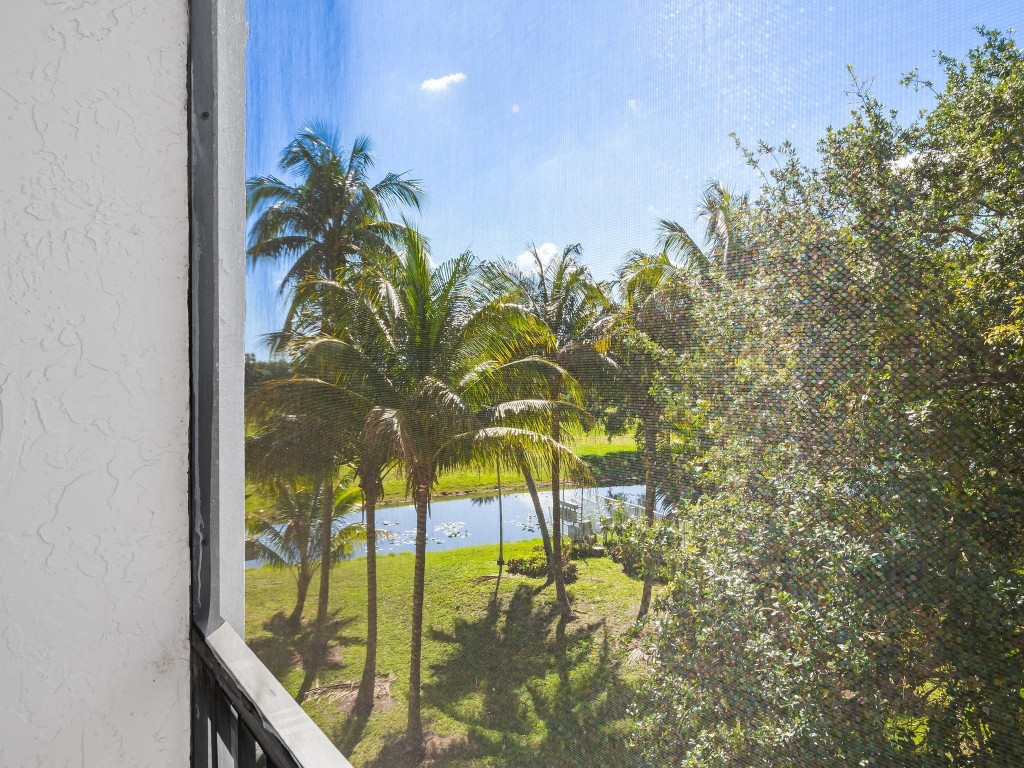 2571 Aragon Blvd 318