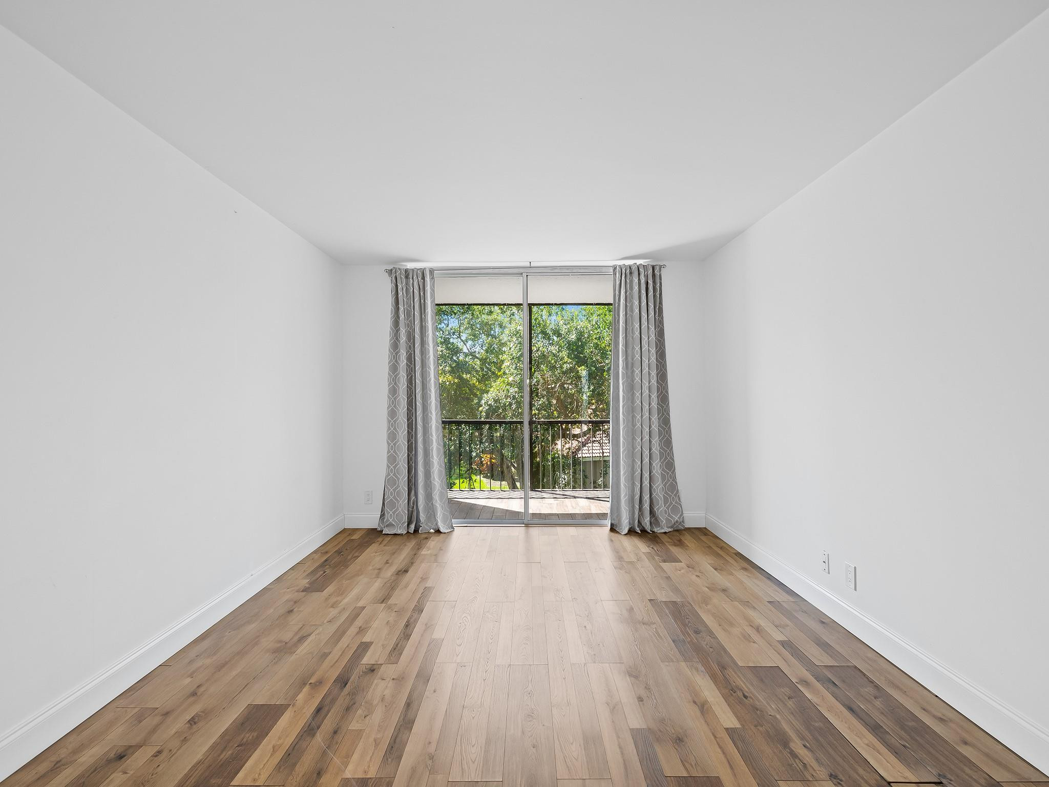 2571 Aragon Blvd 318