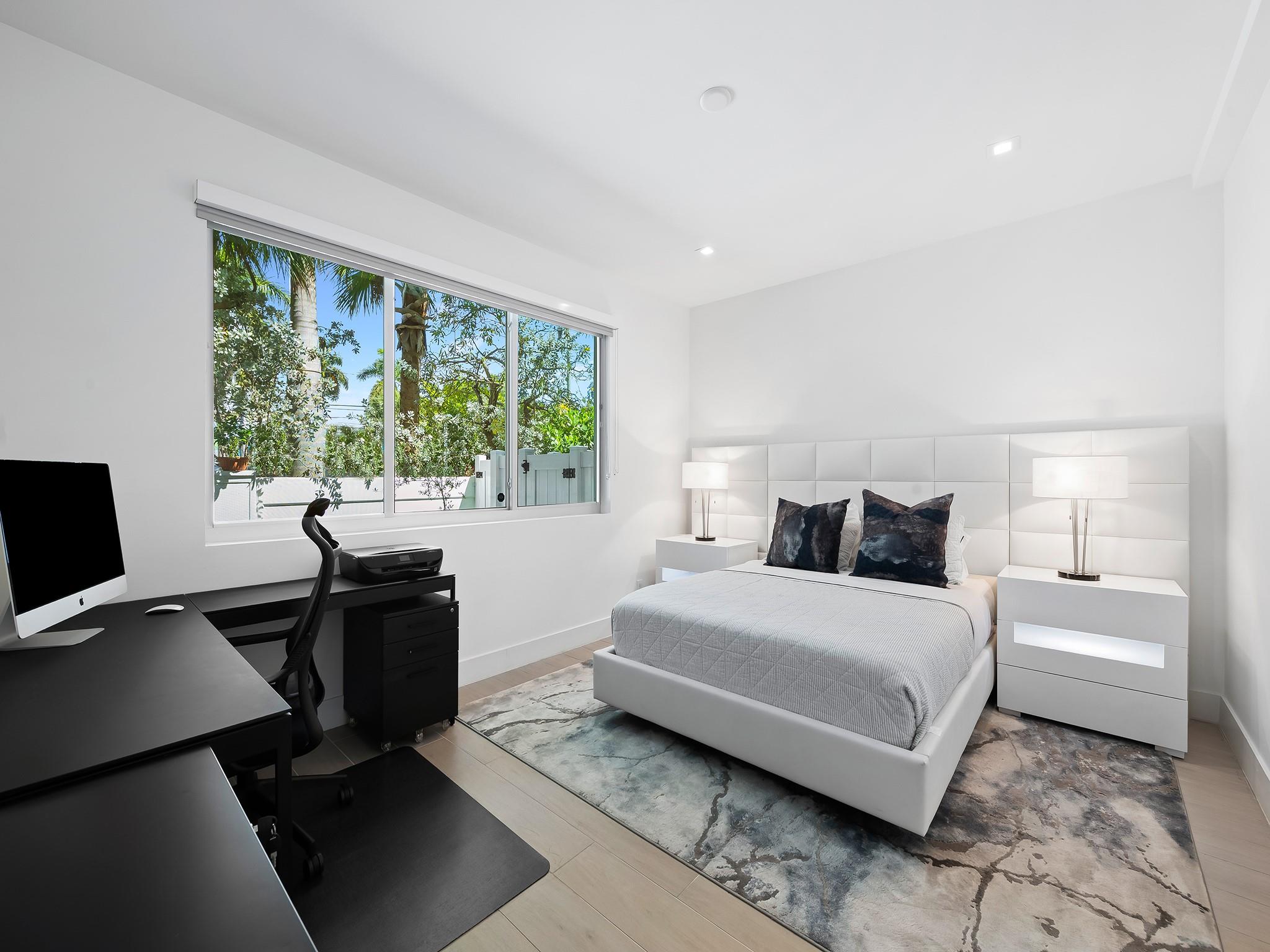 12 SE 10th Ave