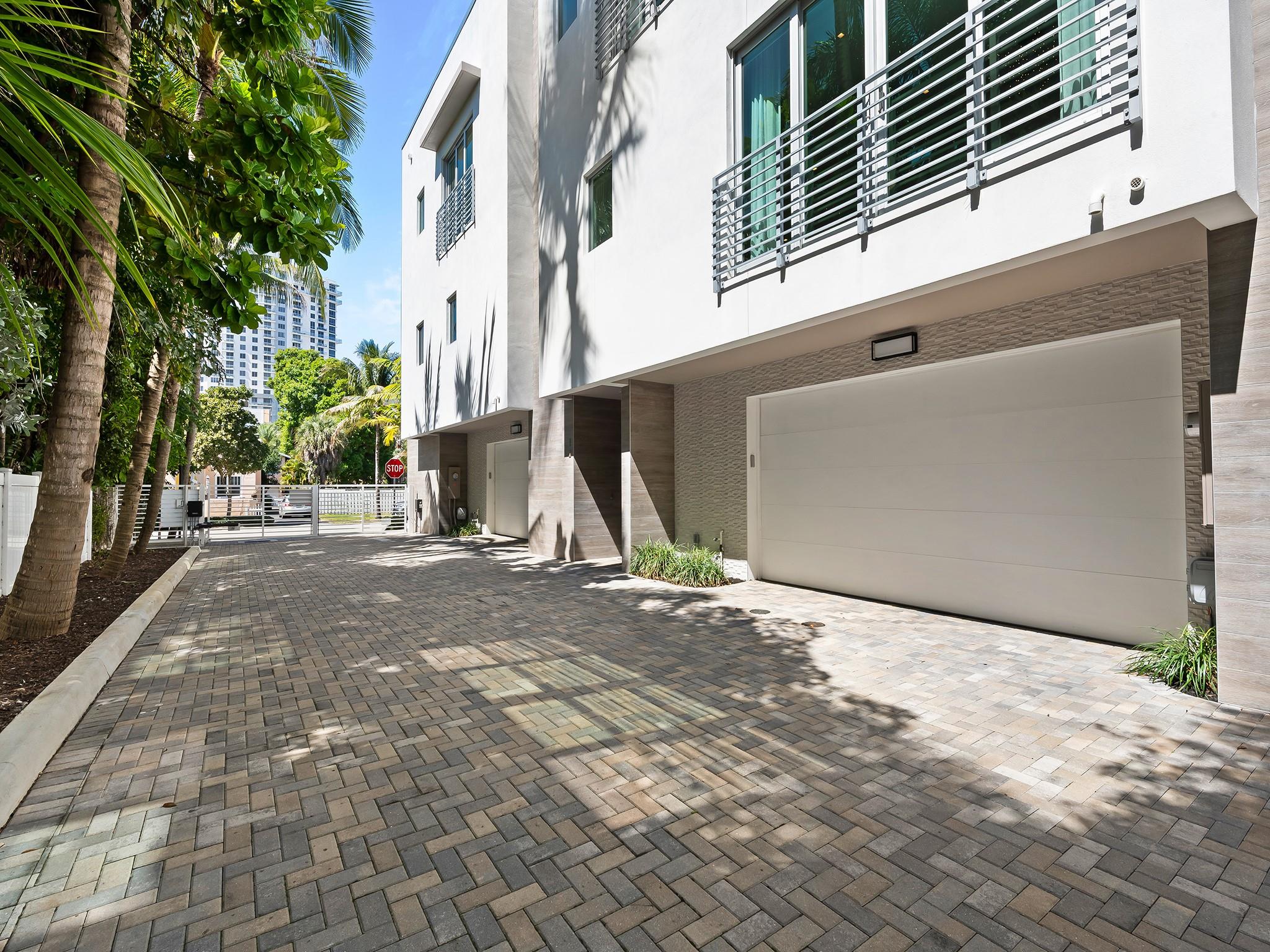 12 SE 10th Ave