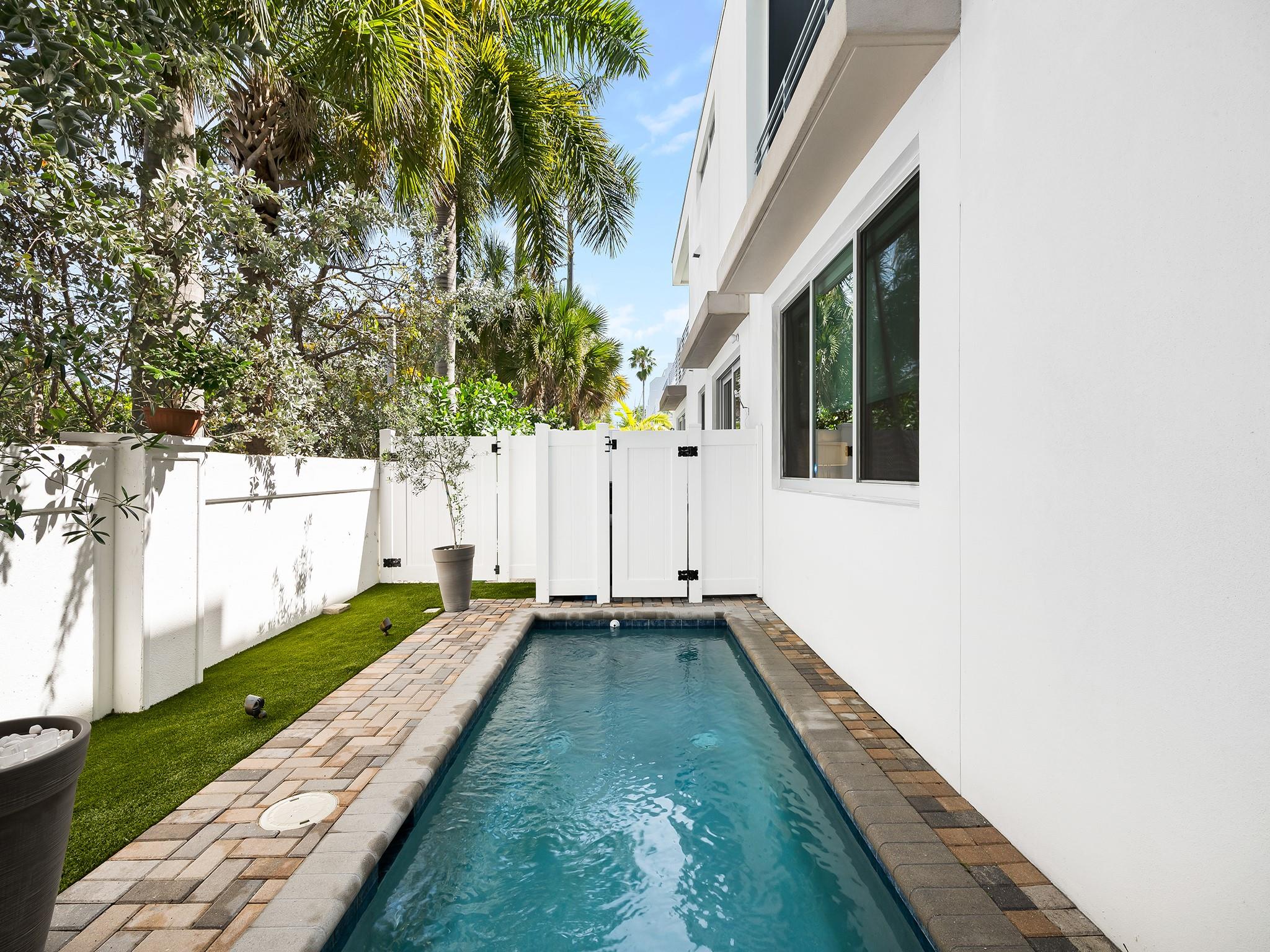 12 SE 10th Ave