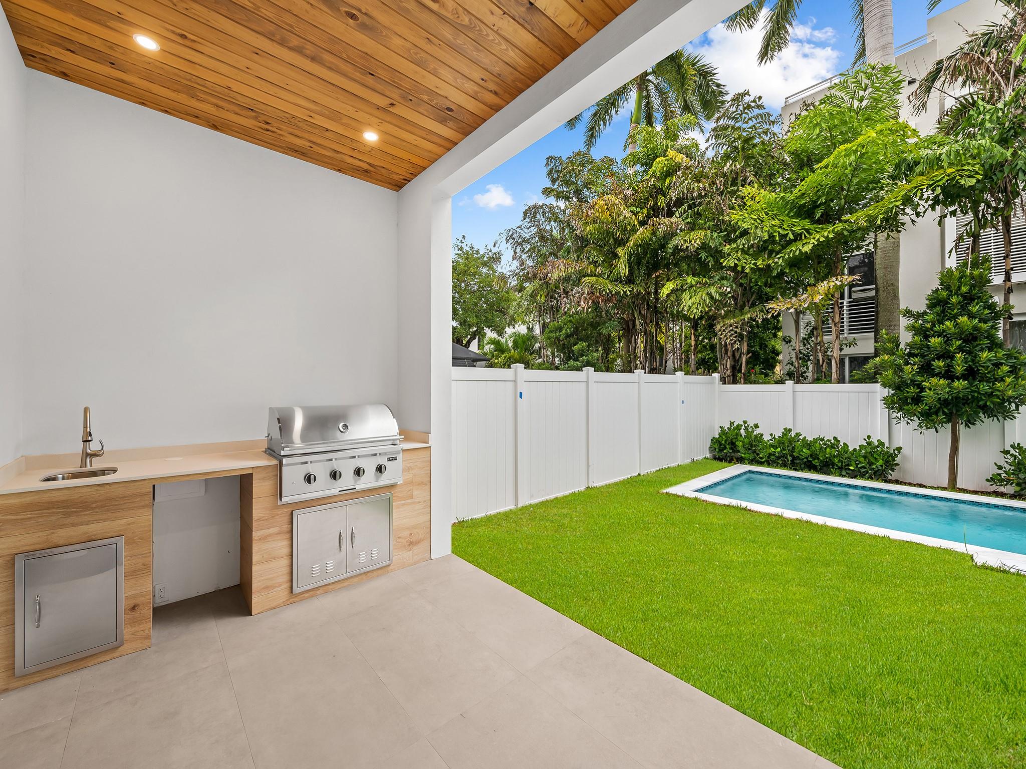 808 SE 12th Street 808