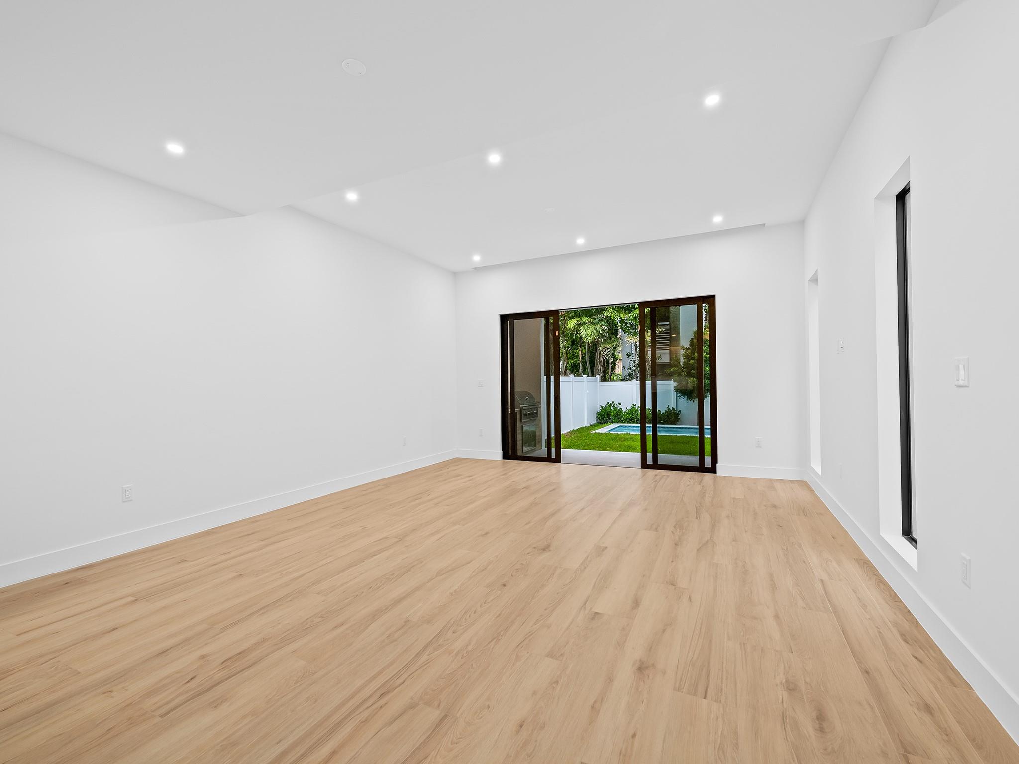 808 SE 12th Street 808