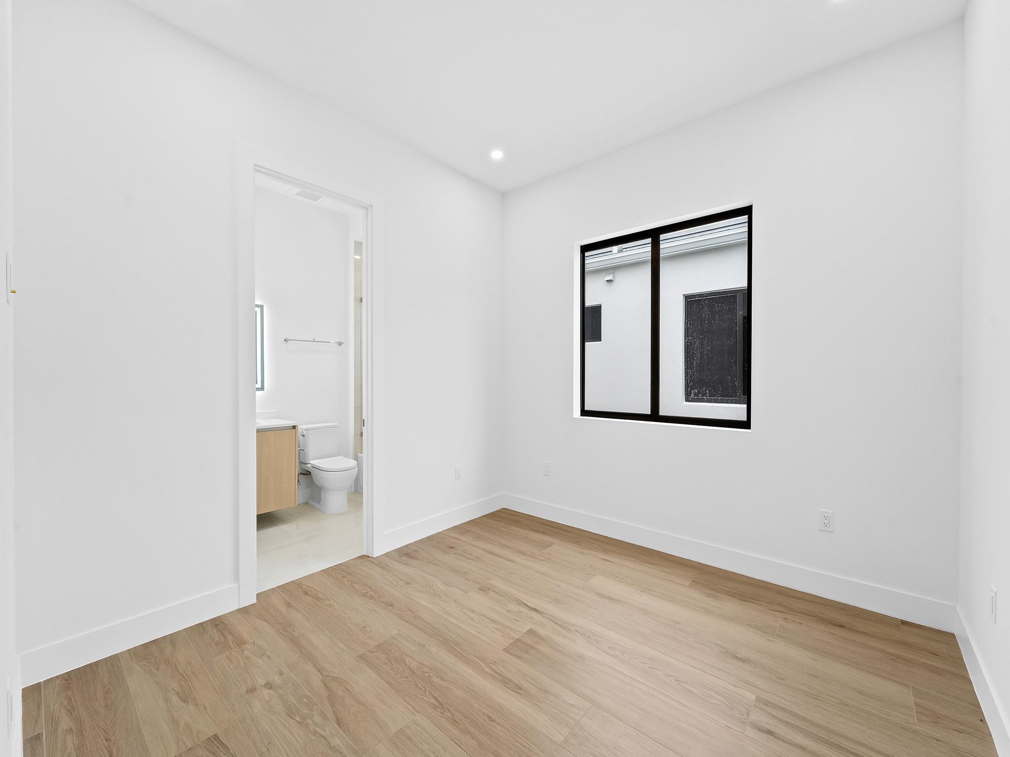 808 SE 12th Street 808