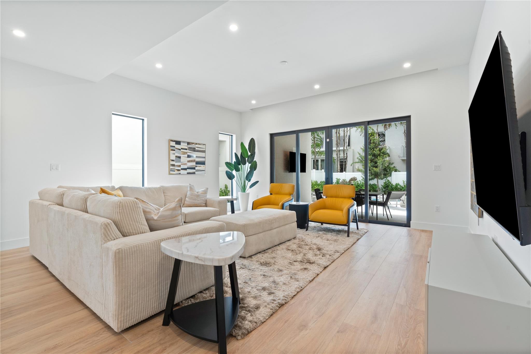 808 SE 12th Street 808