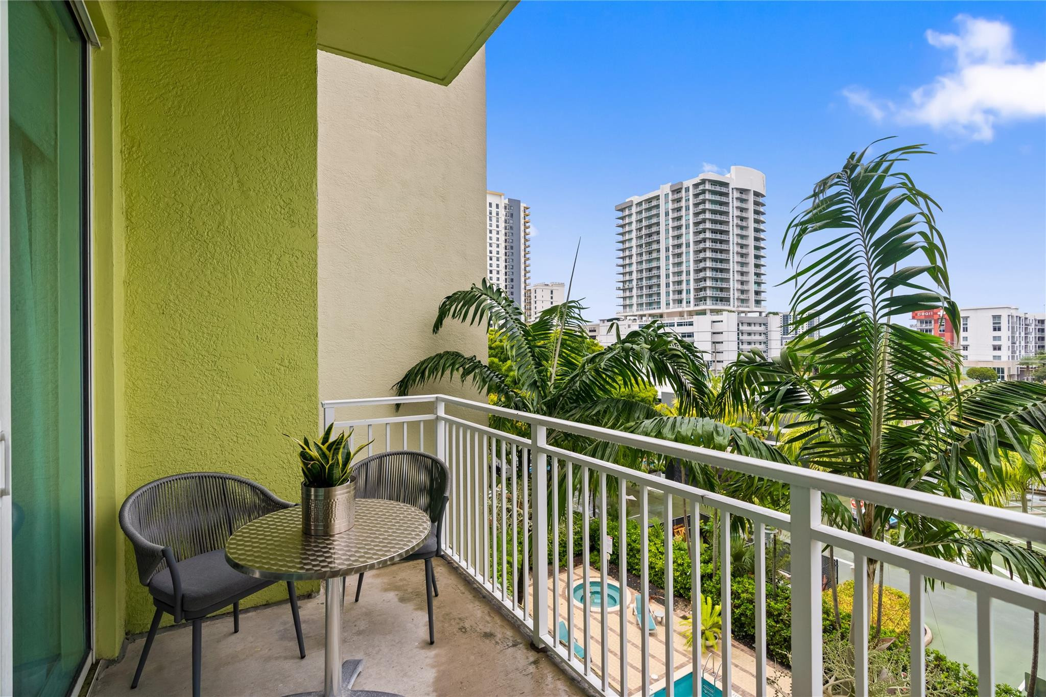 313 NE 2nd Street 405