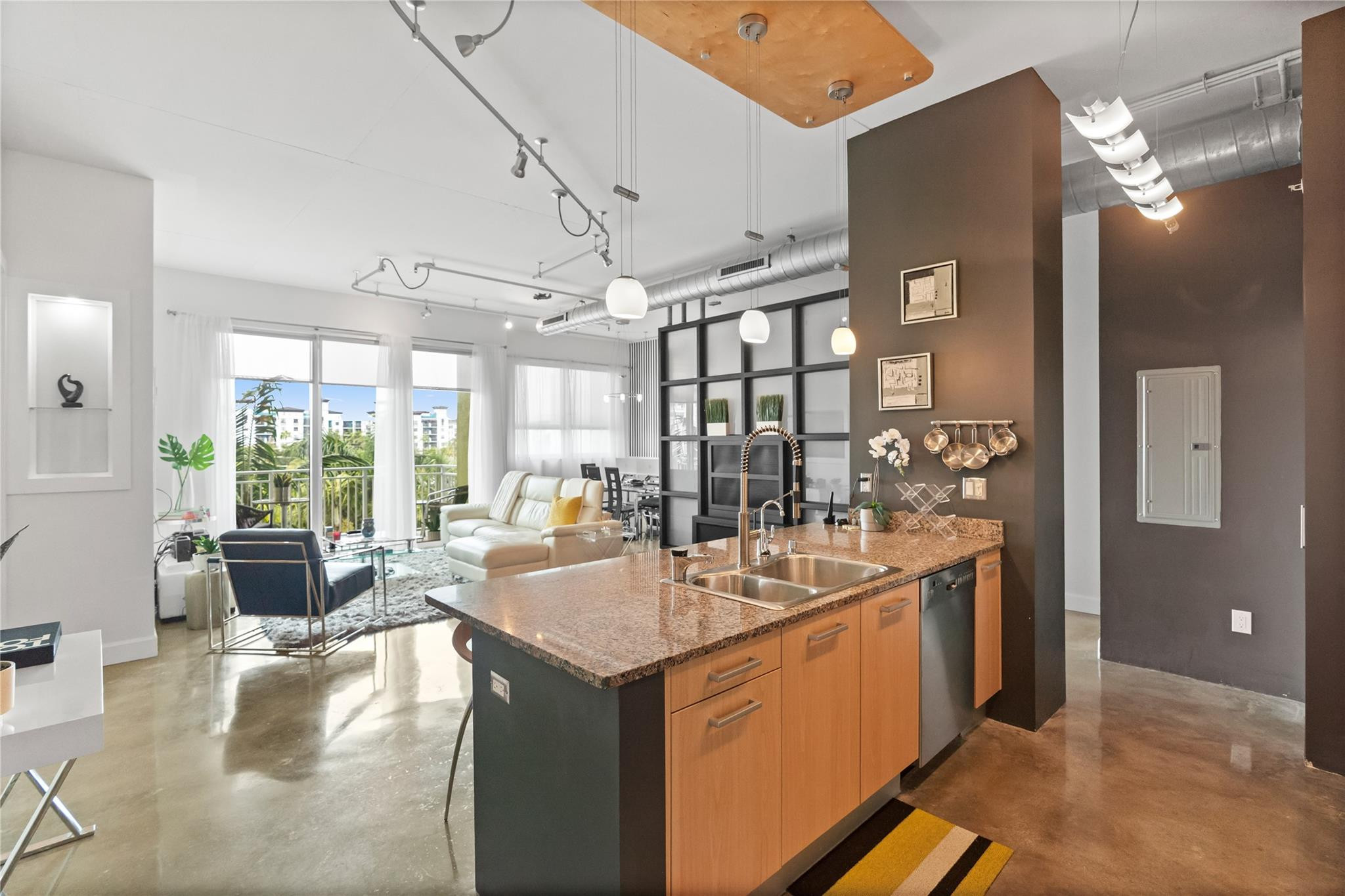 313 NE 2nd Street 405