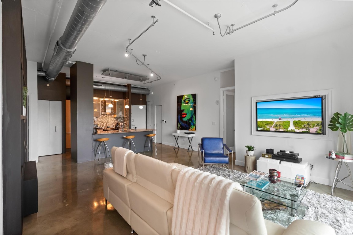 313 NE 2nd Street 405