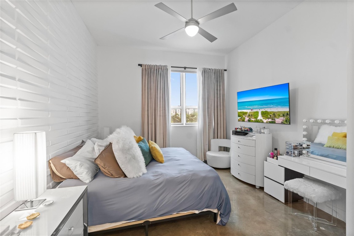 313 NE 2nd Street 405