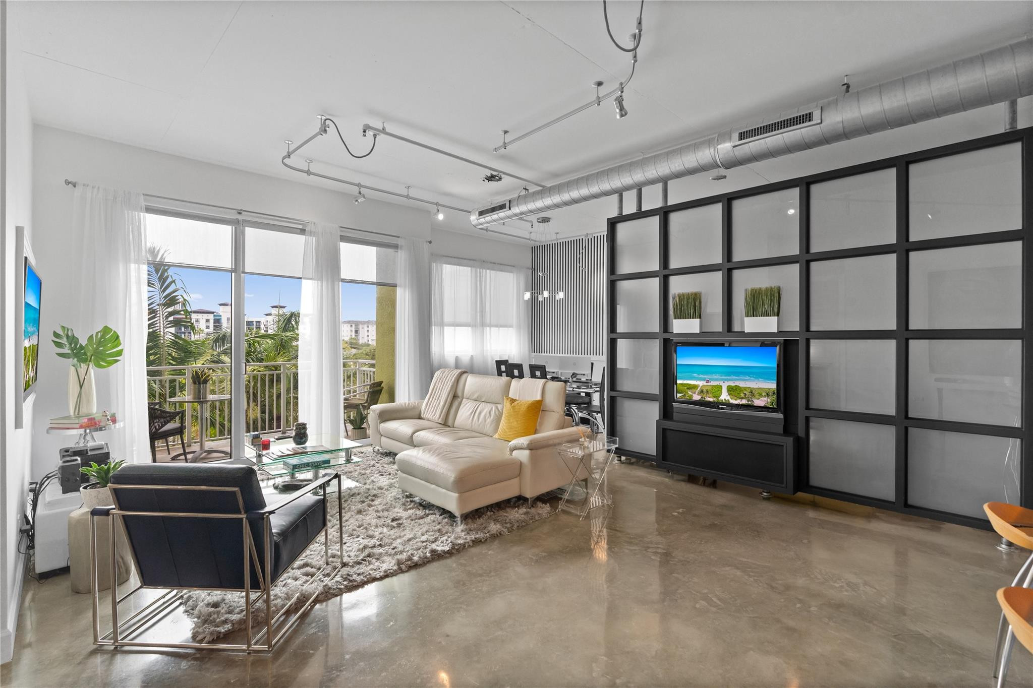 313 NE 2nd Street 405