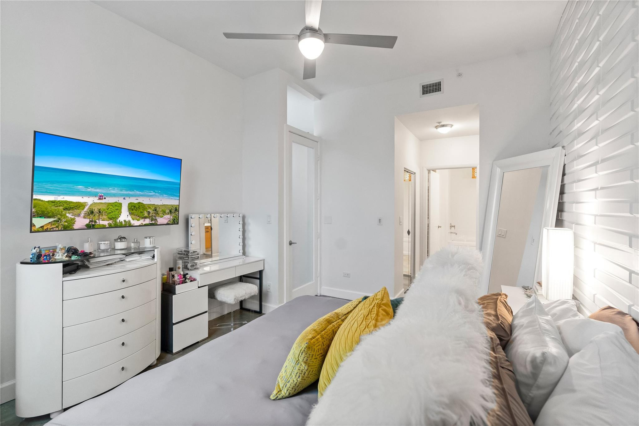 313 NE 2nd Street 405