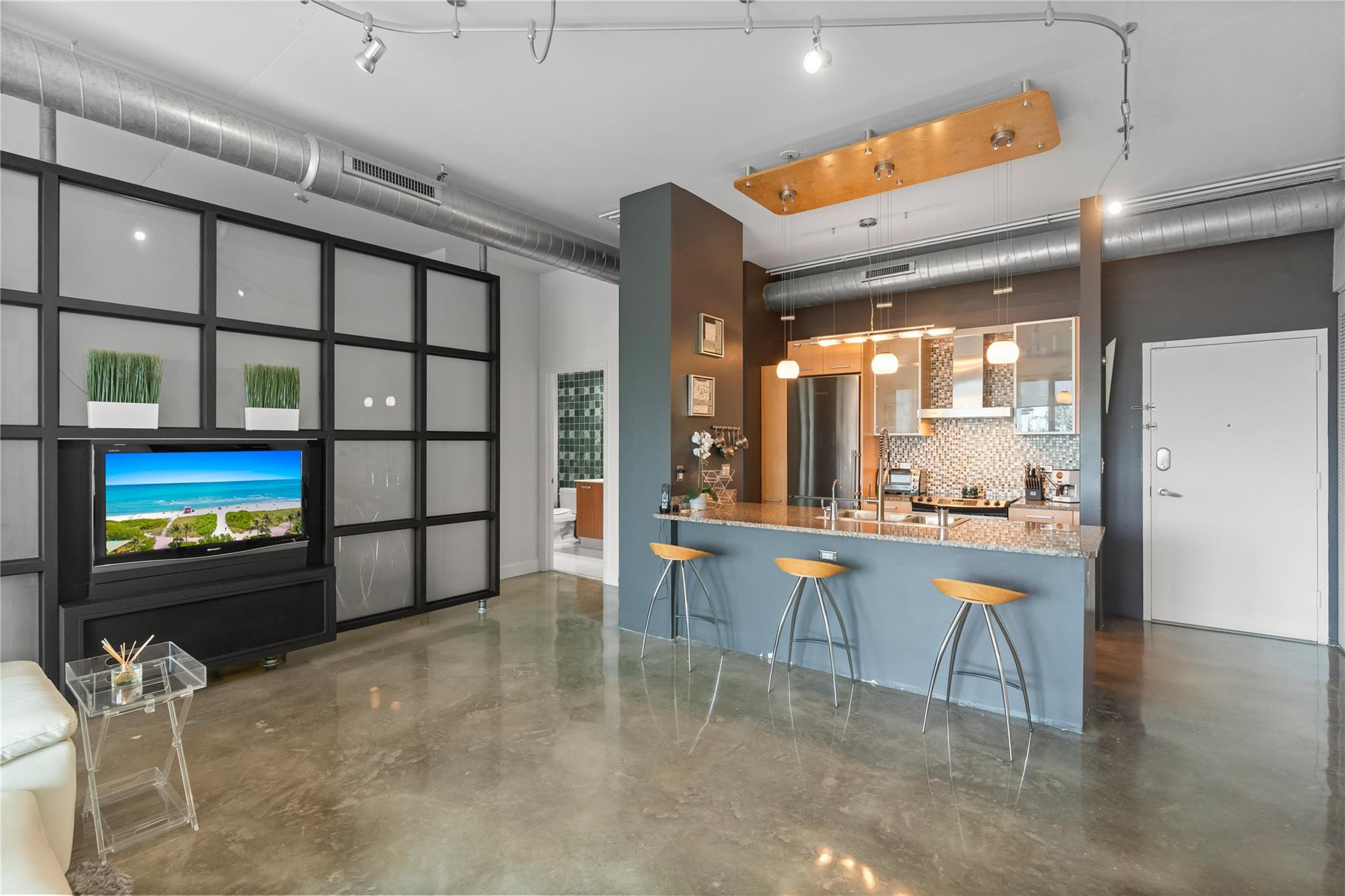 313 NE 2nd Street 405