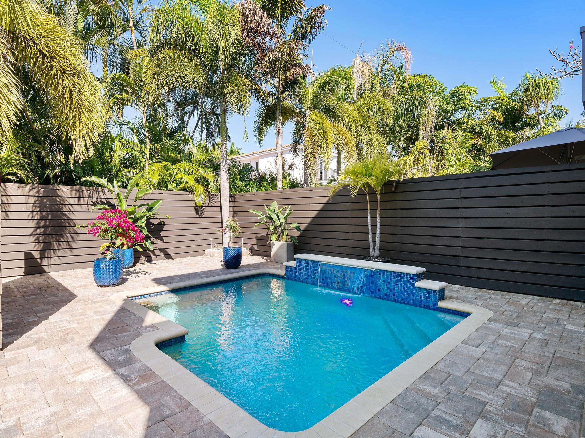 1215 N Victoria Park Rd