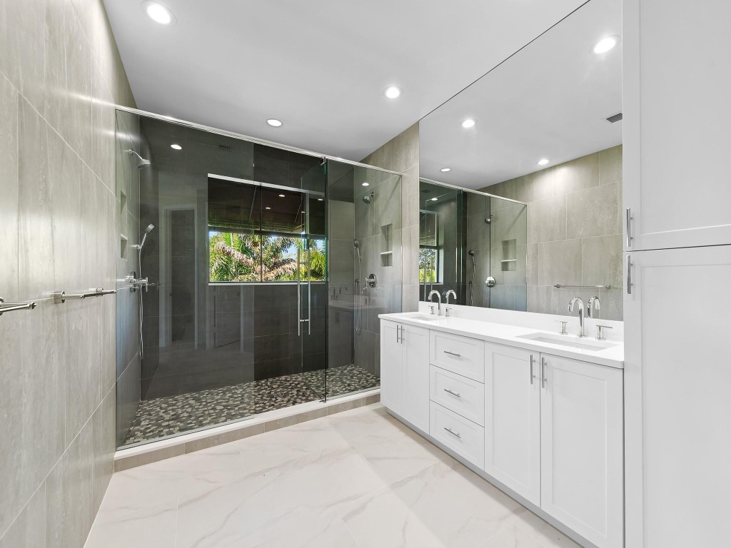 1215 N Victoria Park Rd