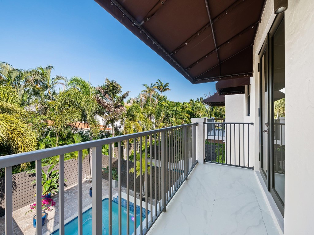 1215 N Victoria Park Rd