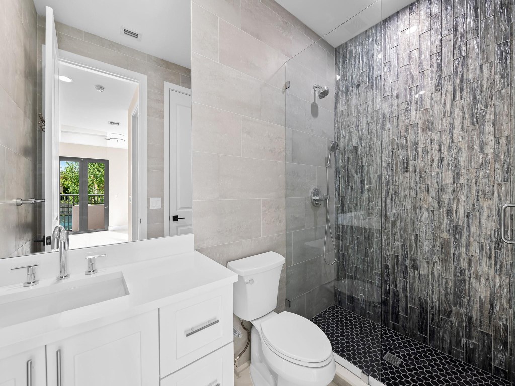 1215 N Victoria Park Rd