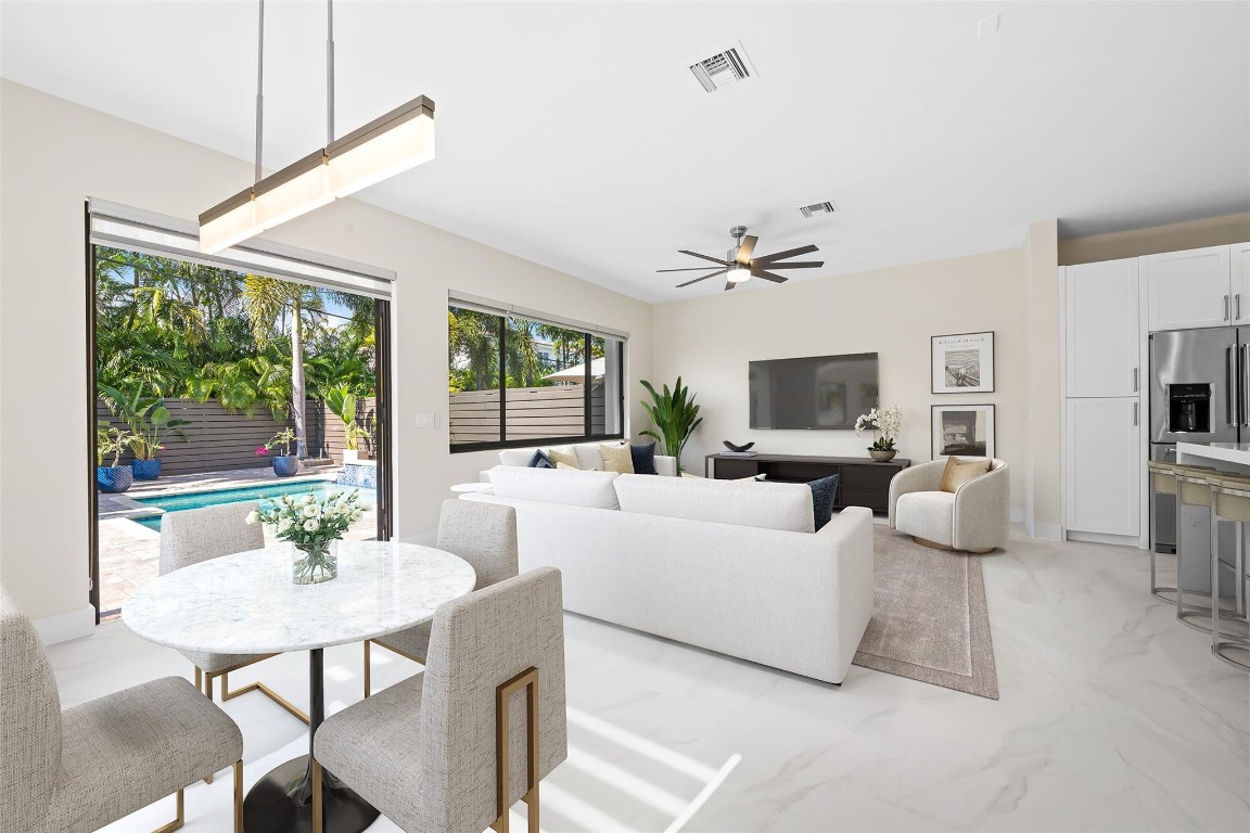 1215 N Victoria Park Rd