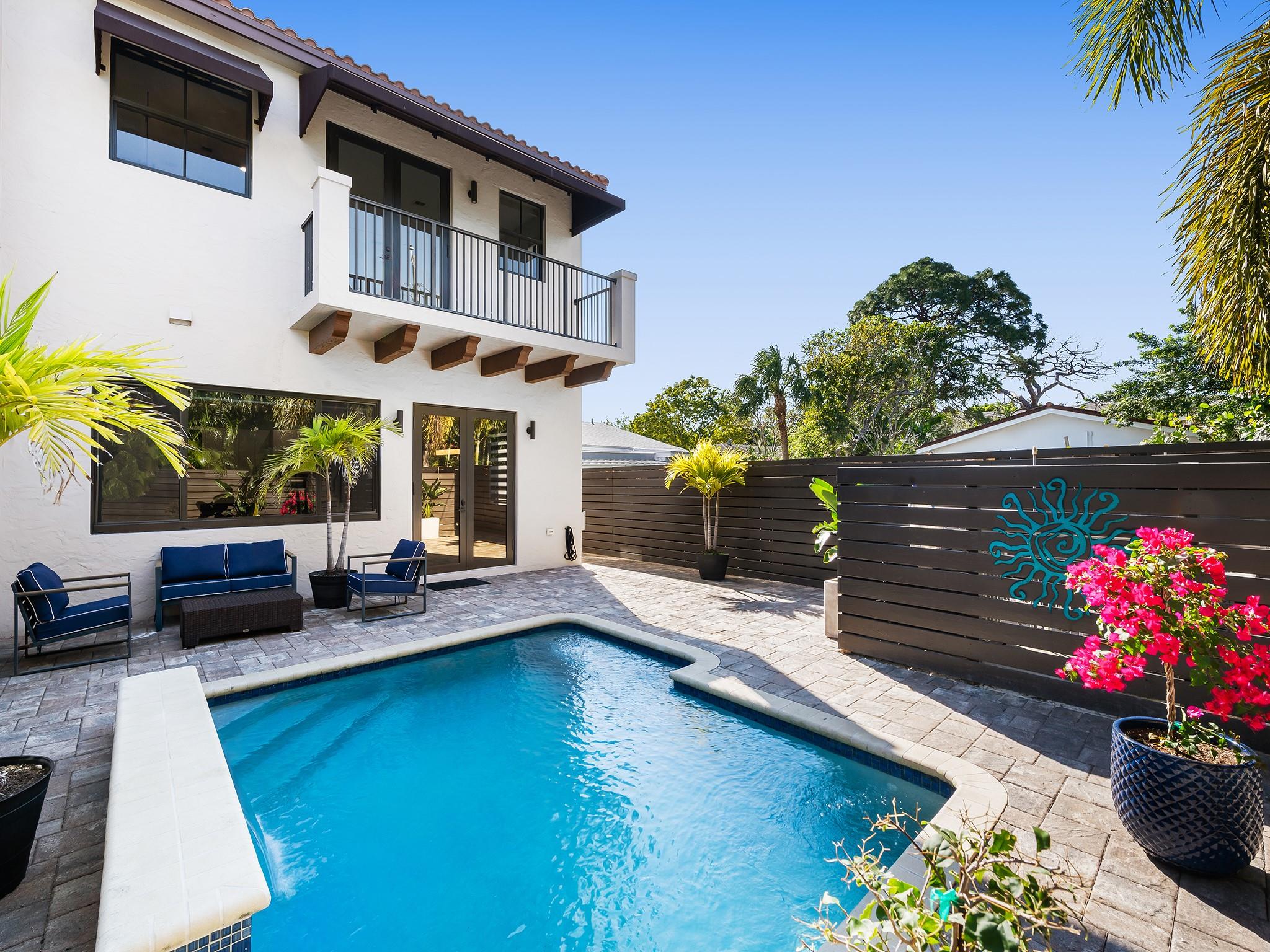 1215 N Victoria Park Rd