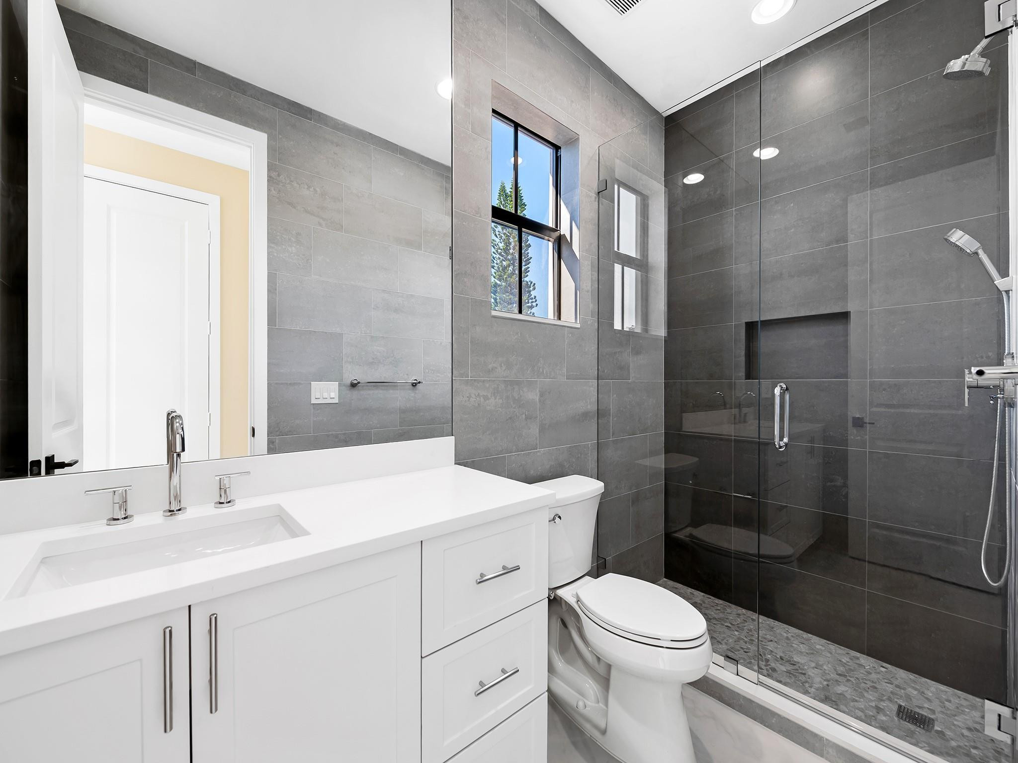 1215 N Victoria Park Rd